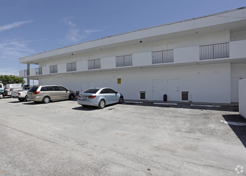 More Photos Of 400 S Dixie Hwy, Hallandale Beach Storefront Retail Office For Lease