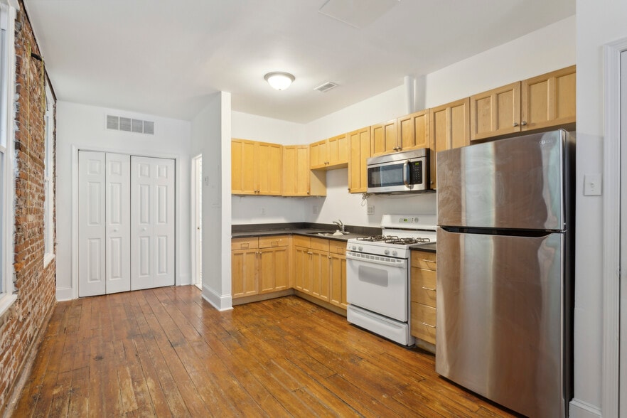 More Photos Of 616 S 6th St, Philadelphia Storefront Retail Residential For Sale