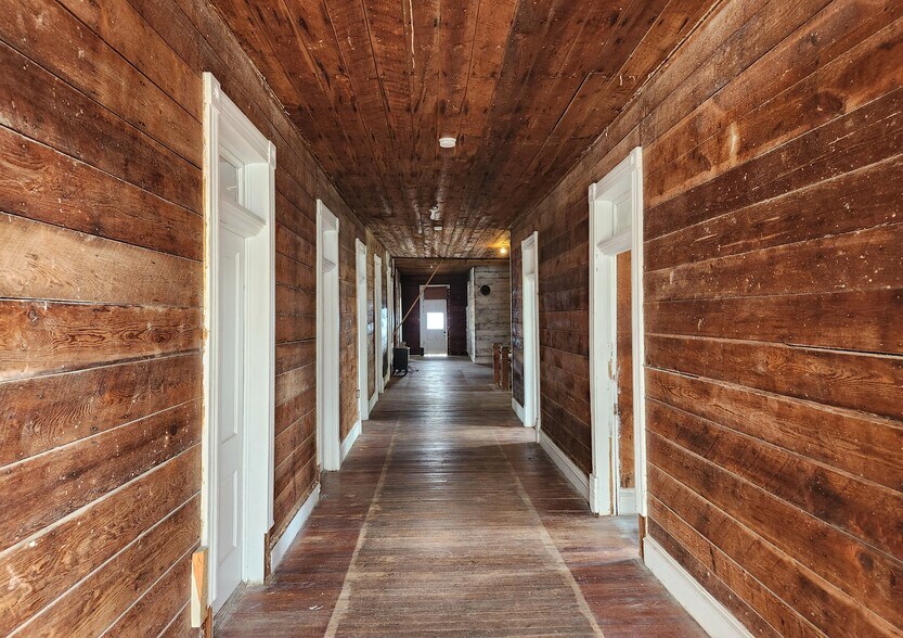 More Photos Of 101 S Commerce St, Port Lavaca Hotel For Sale