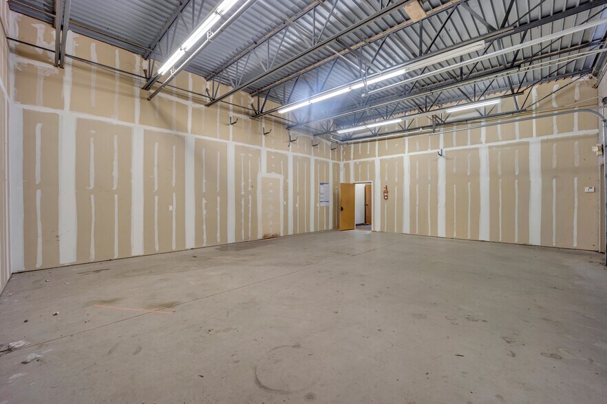 More Photos Of 1804 Owen Ct, Mansfield Light Distribution For Lease