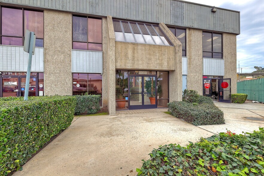 More Photos Of 5959 Mission Gorge Rd, San Diego Office For Sale
