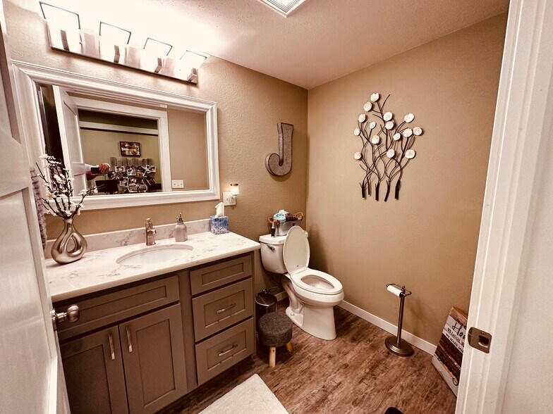 More Photos Of 107 E Main St, Bison Hotel For Sale