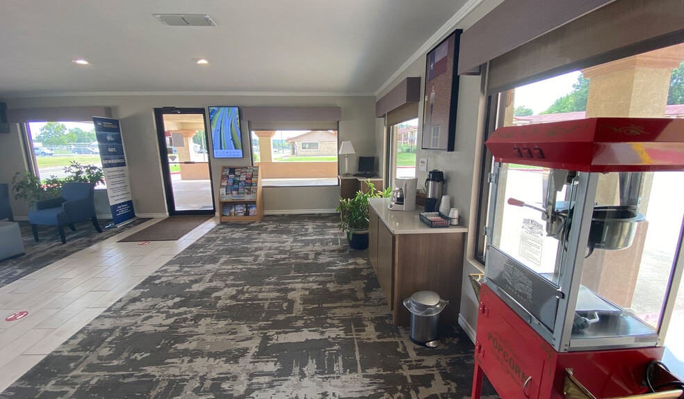 More Photos Of 1601 W Palestine Ave, Palestine Hotel For Sale