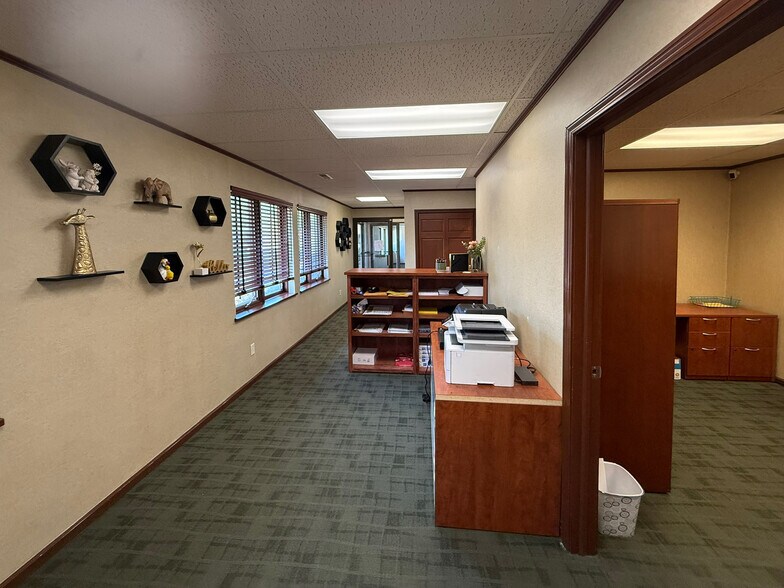 More Photos Of 5090-5096 Lovers Ln, Kalamazoo Office For Sale