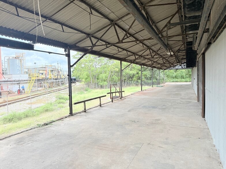 More Photos Of 5100 21st Street, Tulsa Manufacturing For Lease