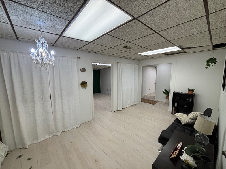 More Photos Of 1525 N Heidelbach Ave, Evansville Light Distribution For Lease