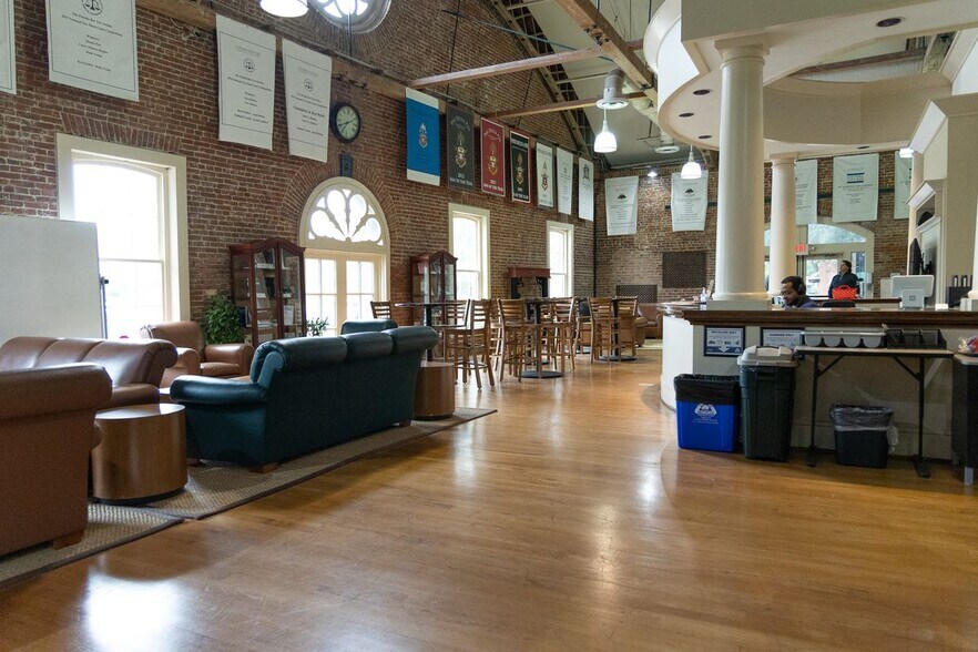 More Photos Of 81 Mary St, Charleston Office For Lease