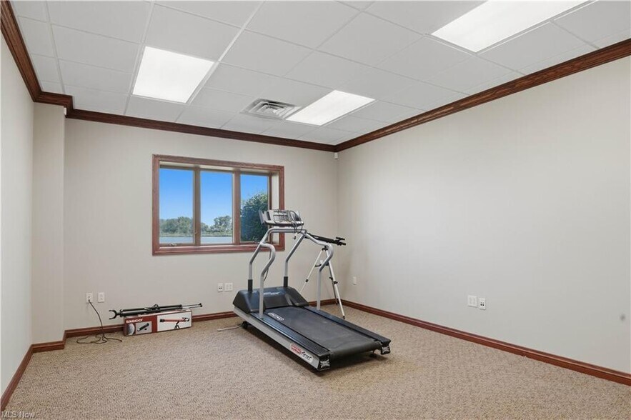 More Photos Of 319 Howard Dr, Sandusky Office For Sale