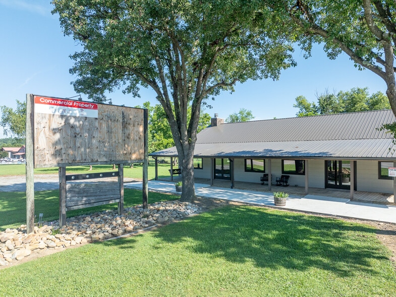 More Photos Of 8123 E Lamar Alexander Pky, Townsend Restaurant For Sale