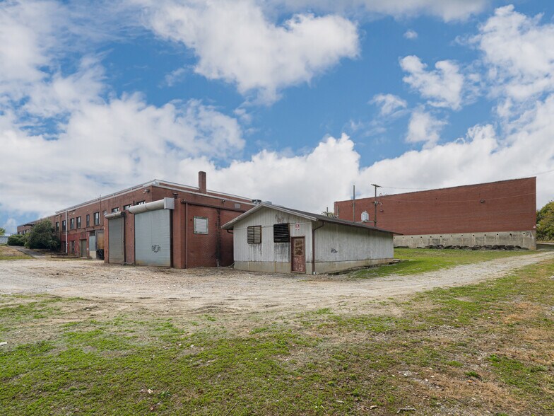 More Photos Of 701 Oriole Dr, Hendersonville Warehouse For Sale