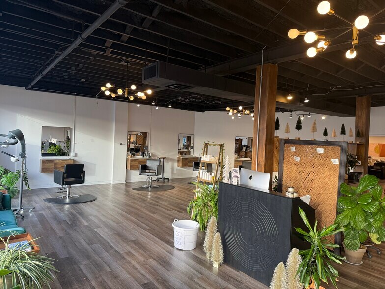 More Photos Of 5420 Johnson Dr, Mission Storefront Retail Office For Lease