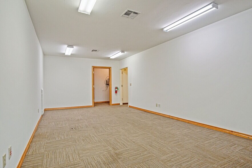 More Photos Of 1006 24th Ave NW, Norman Office For Sale