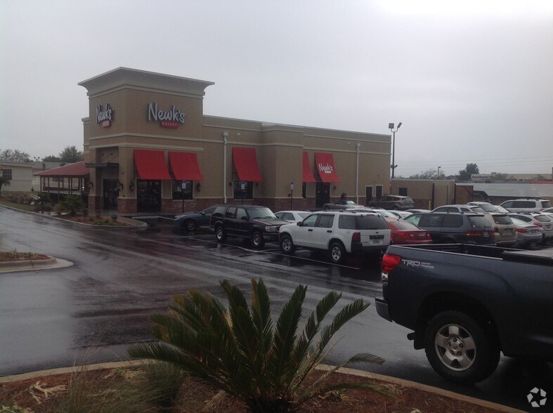 More Photos Of 5060 Bayou Blvd, Pensacola Restaurant For Sale