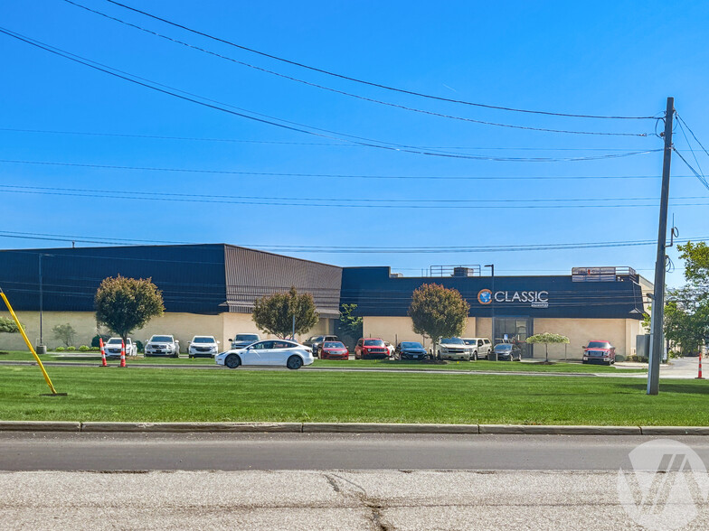 Primary Photo Of 2400 Stephenson Hwy, Troy Warehouse For Sale