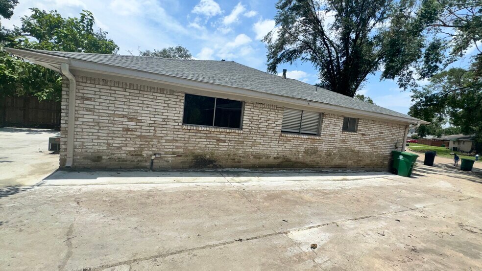 More Photos Of 7315 Housman, Houston Specialty For Sale