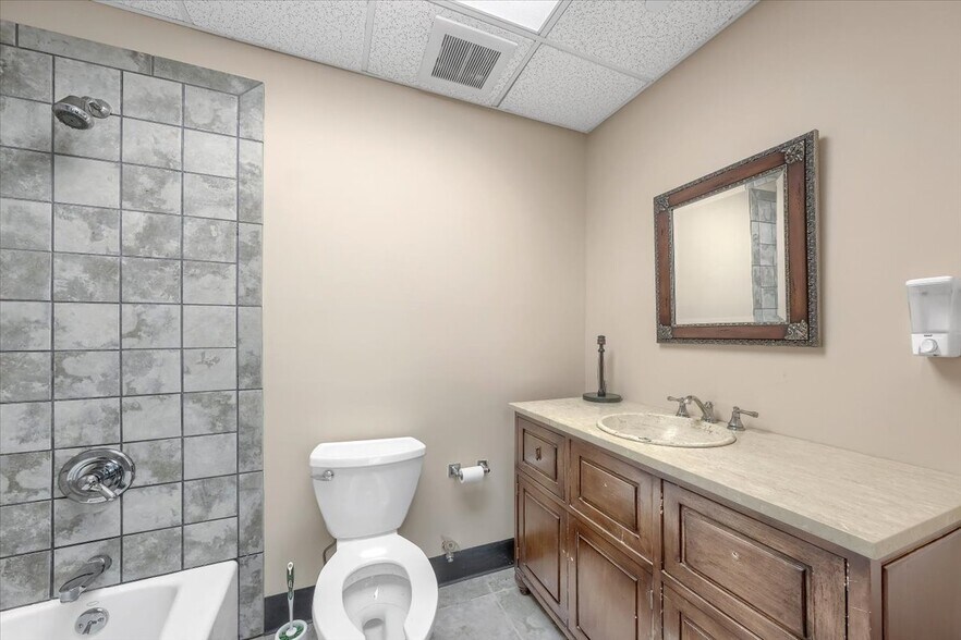 More Photos Of 8 Revolutionary Rd, Ossining Medical For Lease