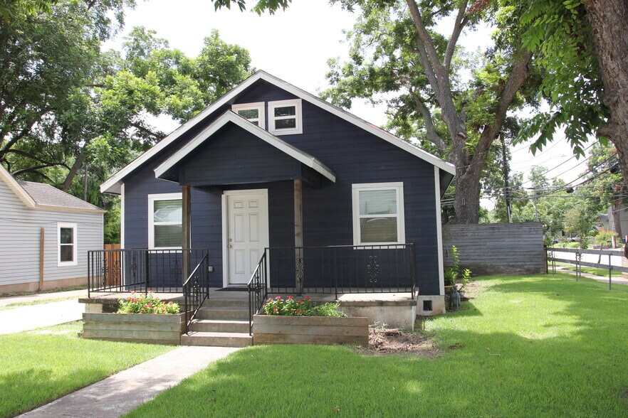 More Photos Of 1601 Holly St, Austin Medical For Lease