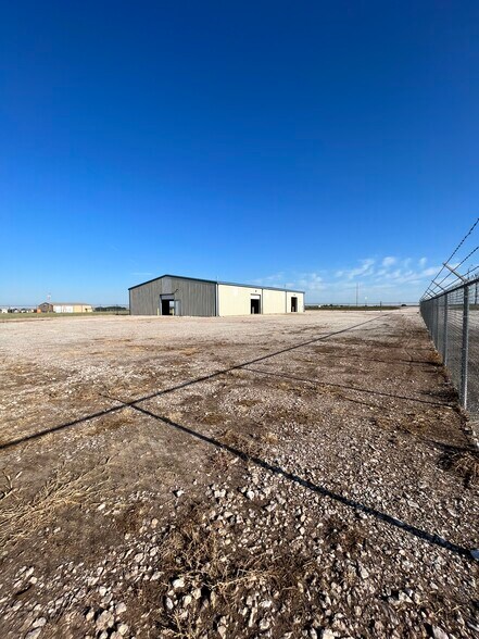 More Photos Of 13441 US Highway 60, Arnett Warehouse For Lease