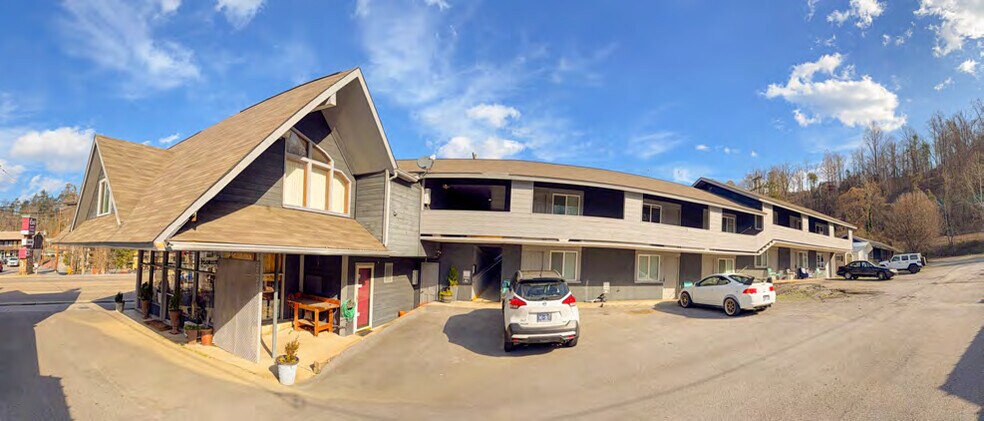 More Photos Of 402 E Parkway, Gatlinburg Apartments For Sale