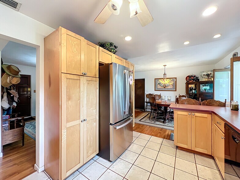 More Photos Of 7001 W Jones Ave, Mount Dora Airplane Hangar For Sale