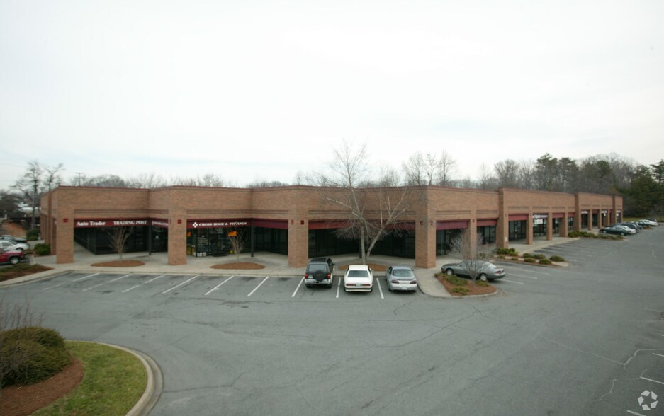 More Photos Of 8100 North Point Blvd, Winston-Salem Flex For Lease