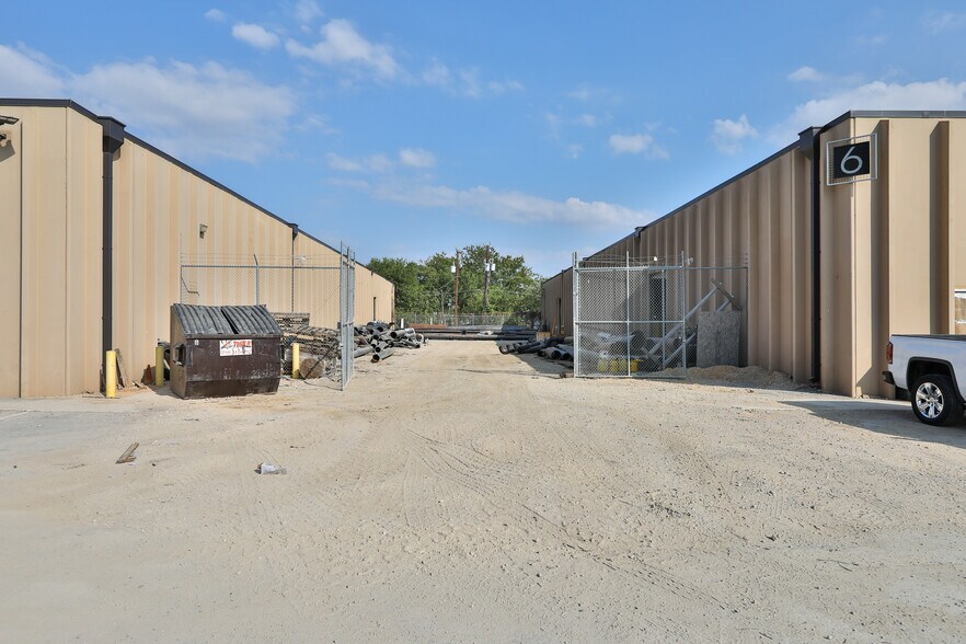 More Photos Of 4728 Goldfield, San Antonio Unknown For Lease