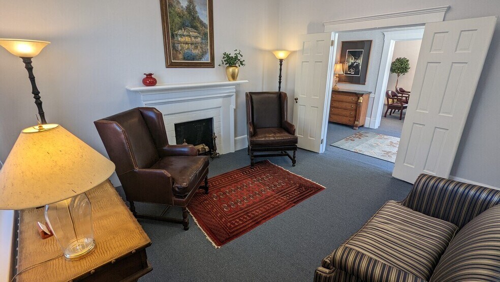 More Photos Of 714 Oakland St, Hendersonville Coworking Space