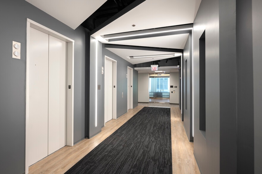 More Photos Of 550 W Adams St, Chicago Office For Lease