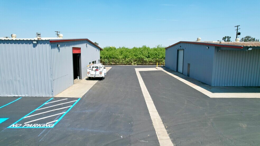 More Photos Of 4321 S Chestnut Ave, Fresno Warehouse For Lease