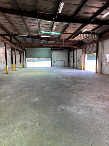 More Photos Of 2032 Sylvester Dr, Moultrie Unknown For Lease