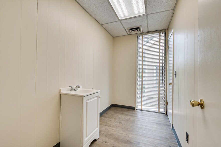 More Photos Of 451 S Washington Ave, Piscataway Medical For Lease