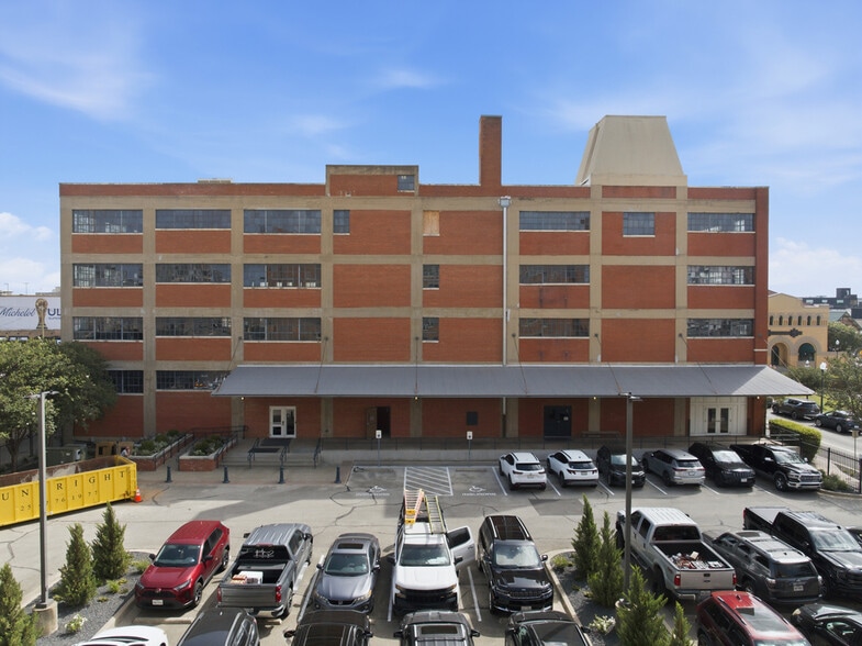 More Photos Of 225 S 5th St, Waco Office For Lease