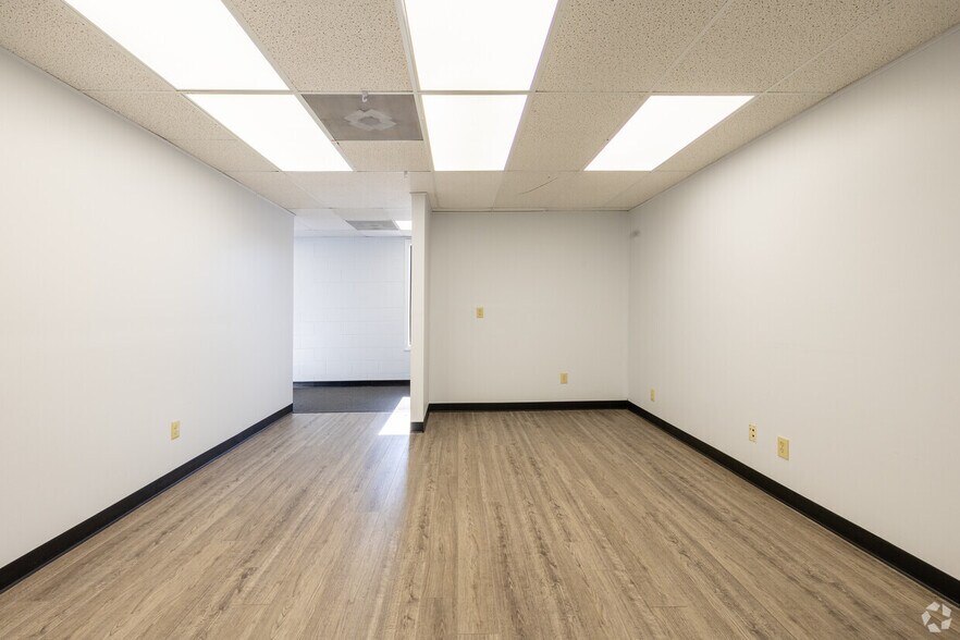 More Photos Of 745 Bluecrab Rd, Newport News Research And Development For Lease