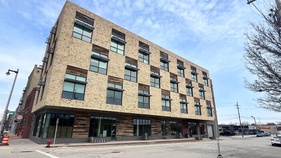More Photos Of 130 W Bruce St, Milwaukee Office For Sale