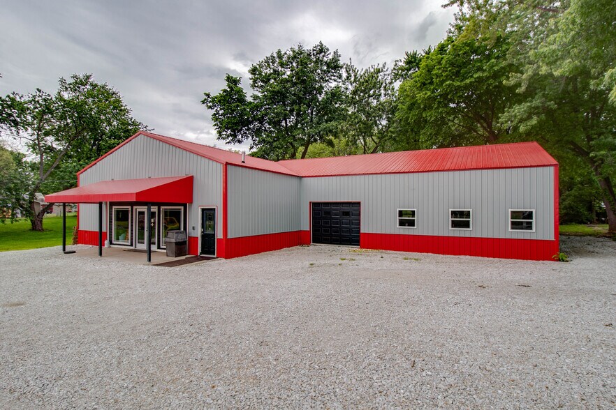 More Photos Of 405 Fulton St, White Hall Flex For Sale