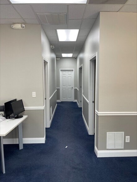 More Photos Of 913 Gulf Breeze Pky, Gulf Breeze Storefront Retail Office For Sale