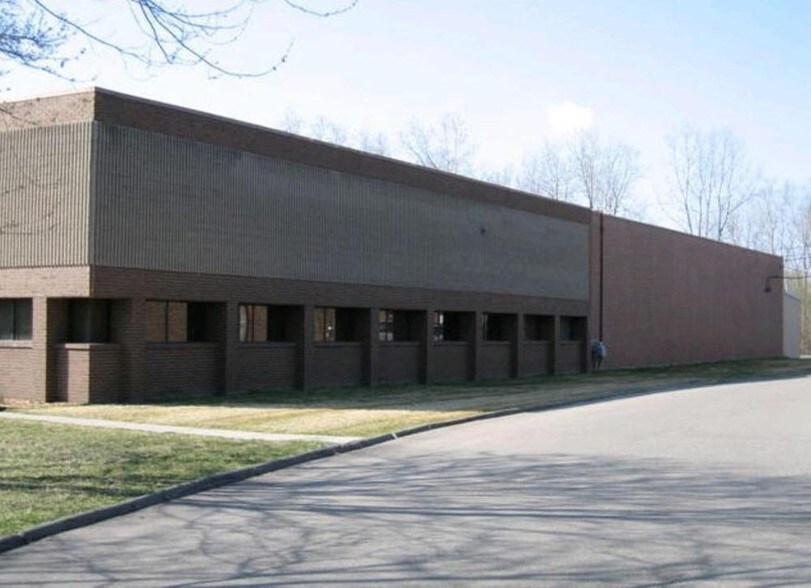 More Photos Of 21223 Hilltop St, Southfield Research And Development For Sale