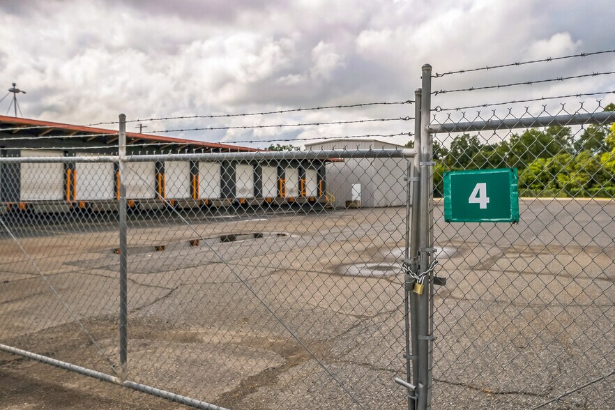 More Photos Of 1333 N Market St, Shreveport Truck Terminal For Lease