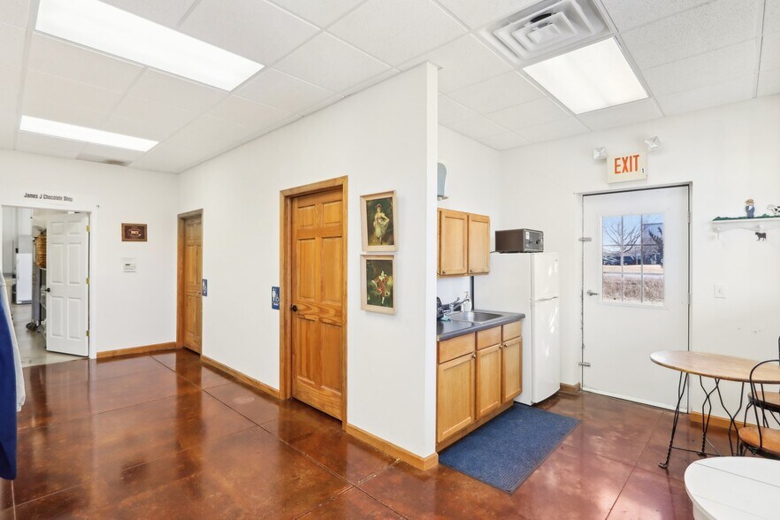 More Photos Of 680 Enterprise Dr, Lake Mills Freestanding For Lease