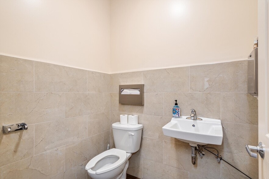 More Photos Of 1866 B St, Hayward Medical For Sale