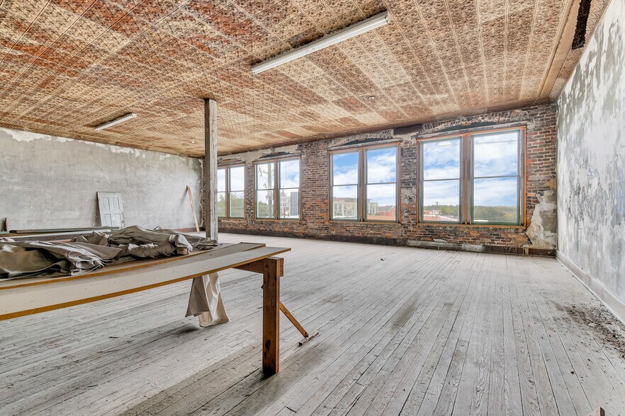 More Photos Of 408-410 Martin Luther King Jr Blvd, Savannah Storefront Retail Residential For Sale