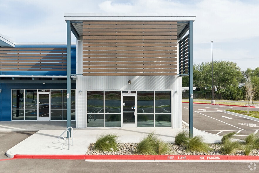 More Photos Of 8822 W Expressway 83, Harlingen Restaurant For Lease