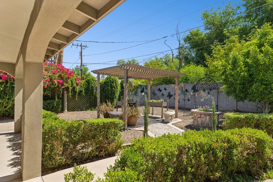 More Photos Of 3827 E Oak St, Phoenix Assisted Living For Sale