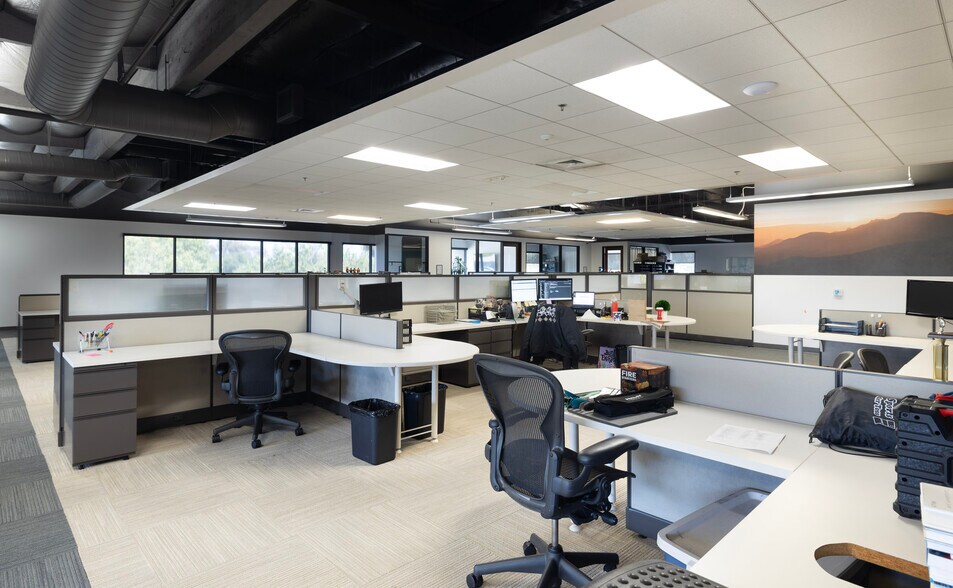 More Photos Of 6144 Calle Real, Goleta Office For Lease