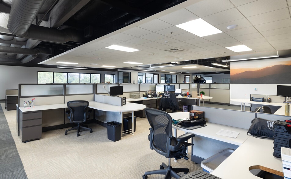 More Photos Of 6144 Calle Real, Goleta Office For Lease