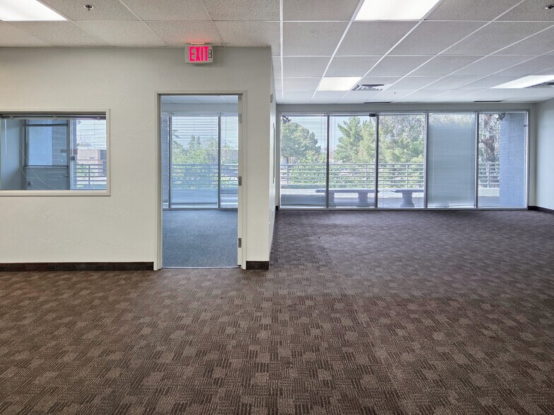 More Photos Of 1929 W Lone Cactus Dr, Phoenix Light Distribution For Lease