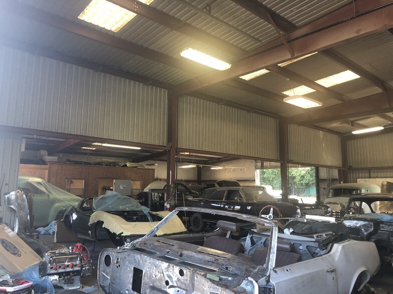 More Photos Of 1400 W Marvin Ave, Waxahachie Warehouse For Sale
