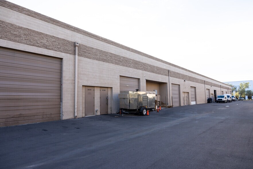 More Photos Of 1515 W Deer Valley Rd, Phoenix Warehouse For Sale