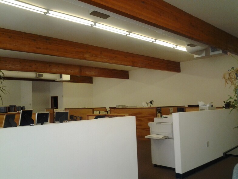 More Photos Of 27016 Langside Ave, Santa Clarita Office For Sale