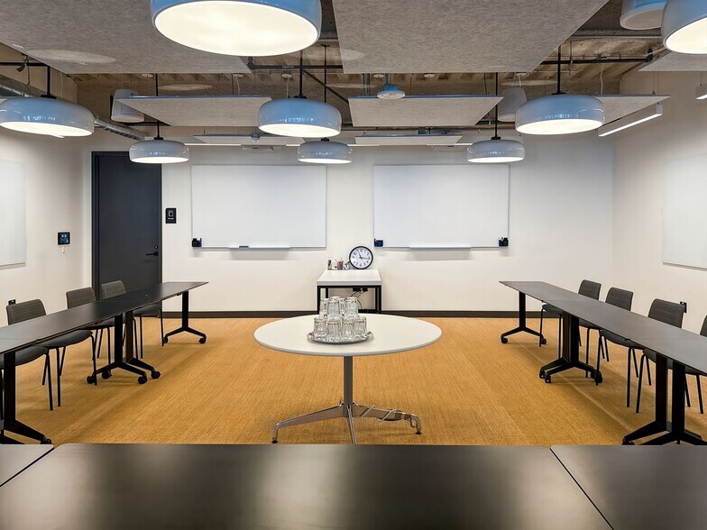 More Photos Of 1601 5th Ave, Seattle Coworking Space